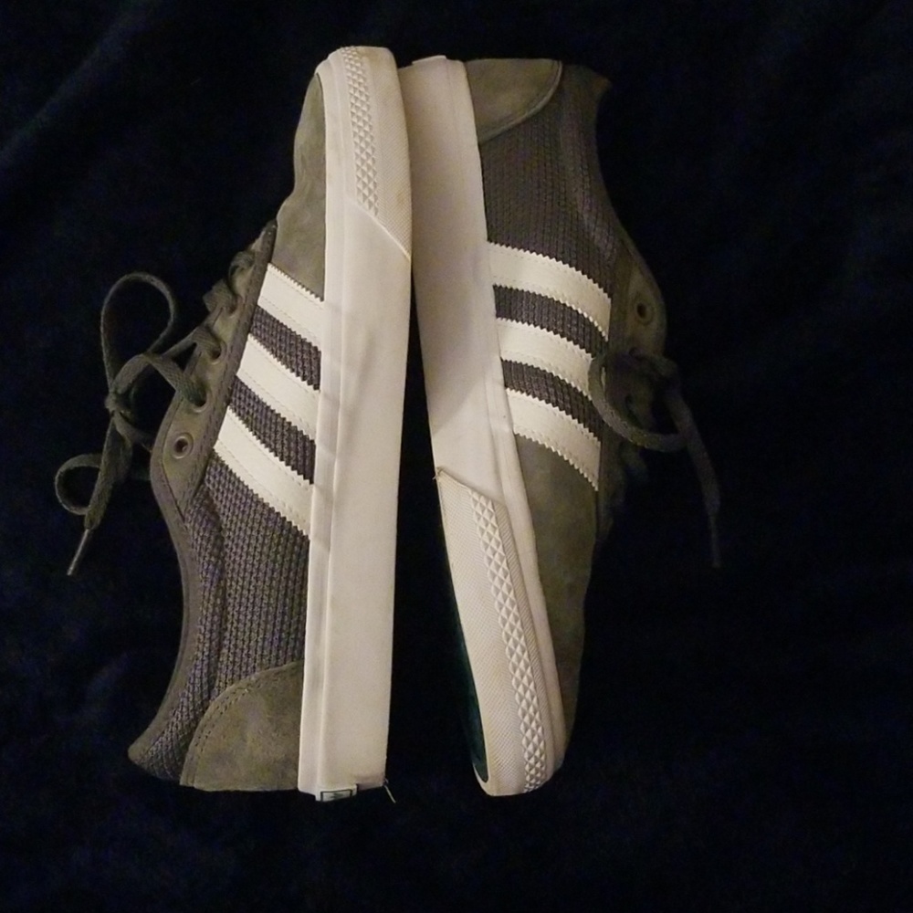 NWOB 8 mens adidas gray suede - Picture 2 of 4
